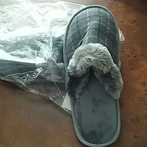 Memory foam slippers